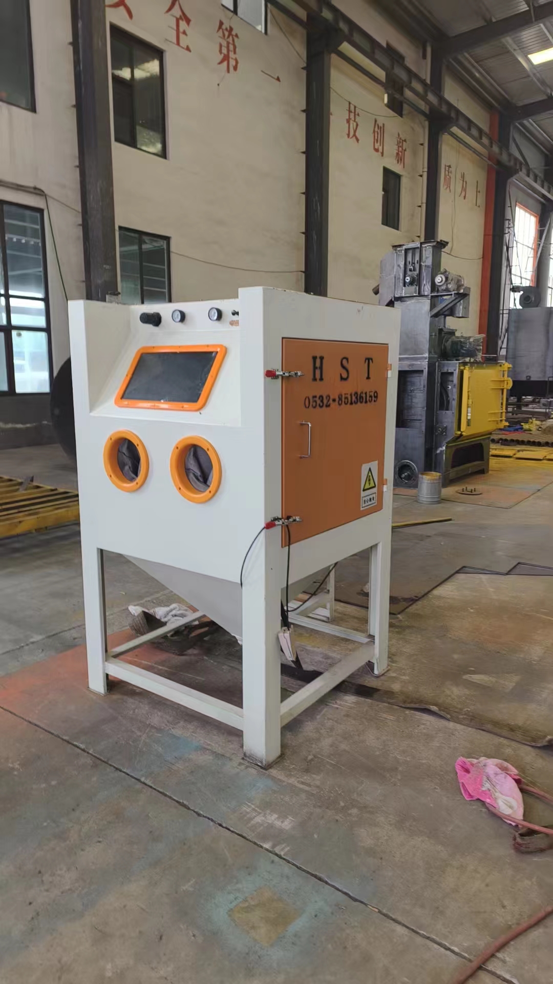 橡膠履帶拋丸清理機(jī)_橡膠清理拋丸履帶機(jī)視頻_q326履帶拋丸清理機(jī)