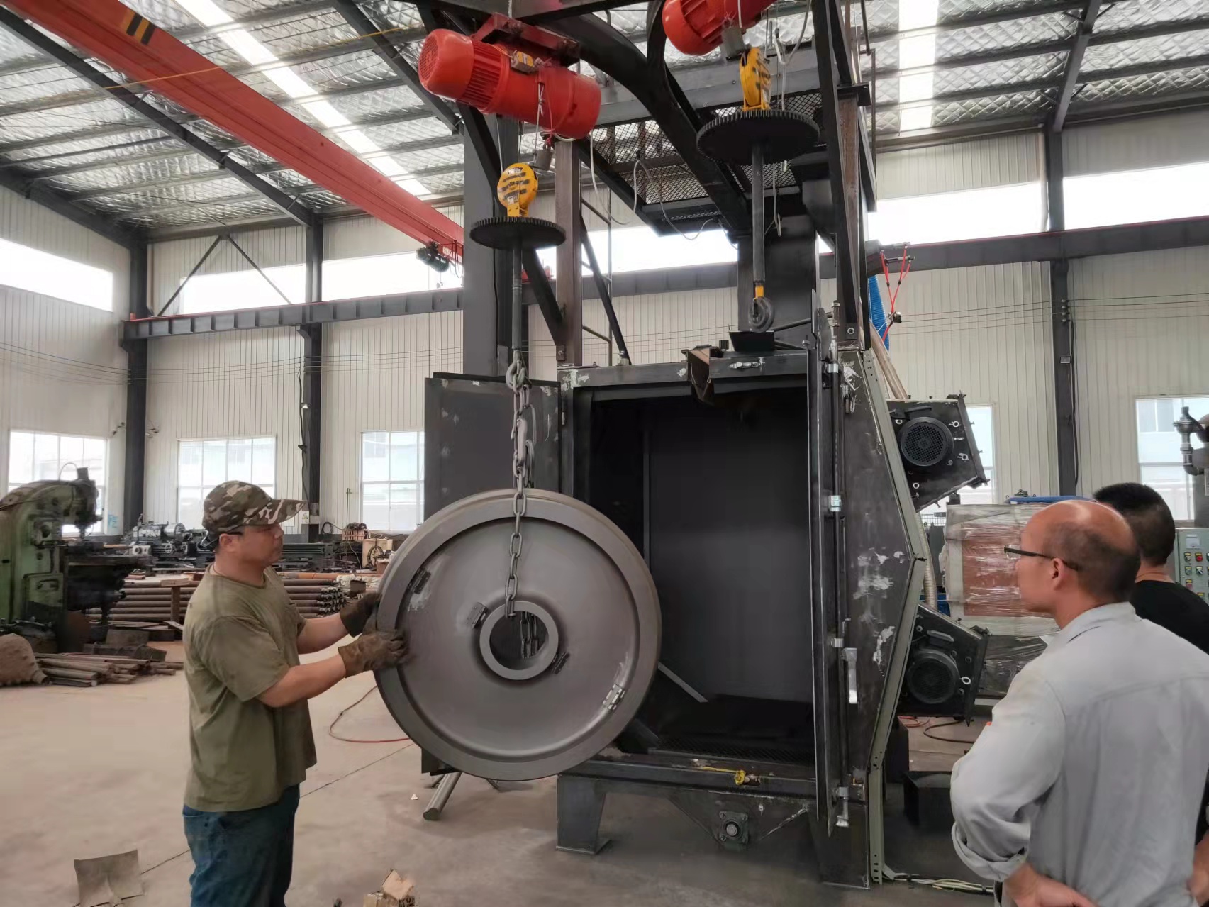 拋丸除銹機操作規(guī)程_除銹拋丸機操作步驟視頻_連續(xù)輥道通過式除銹拋丸機