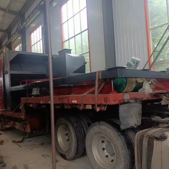 履帶式沙灘清理車_連續(xù)履帶通過(guò)打砂清理機(jī)_履帶式清淤機(jī)器人