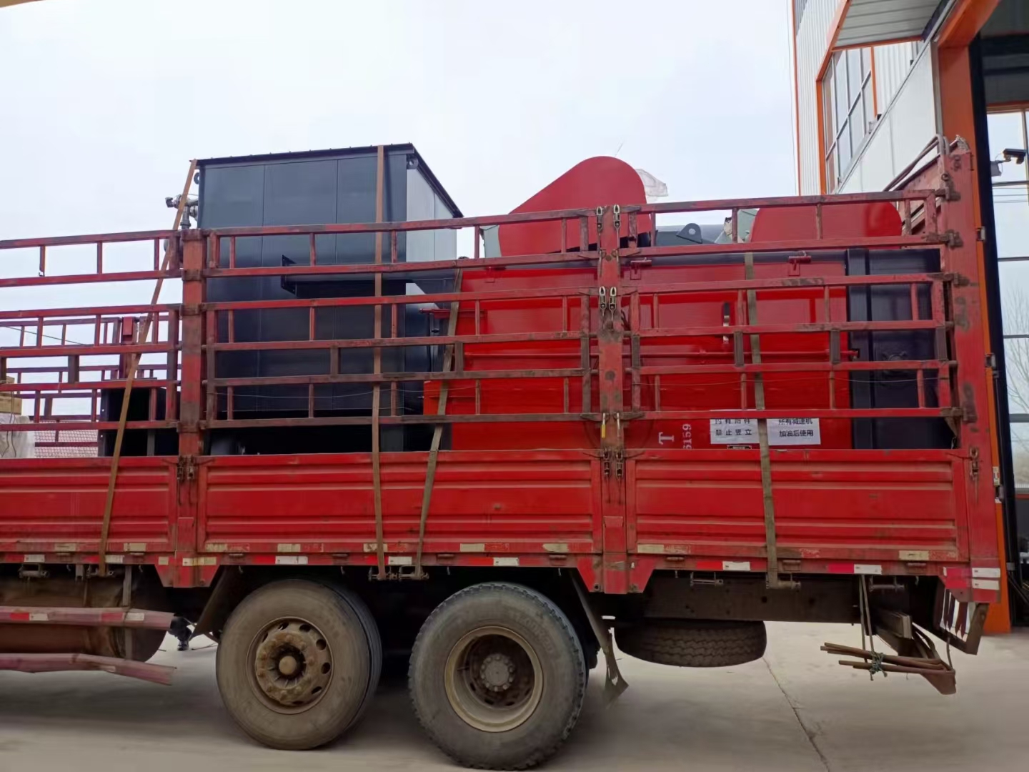 打砂機價格_打砂機_學(xué)生課桌椅打砂除銹機