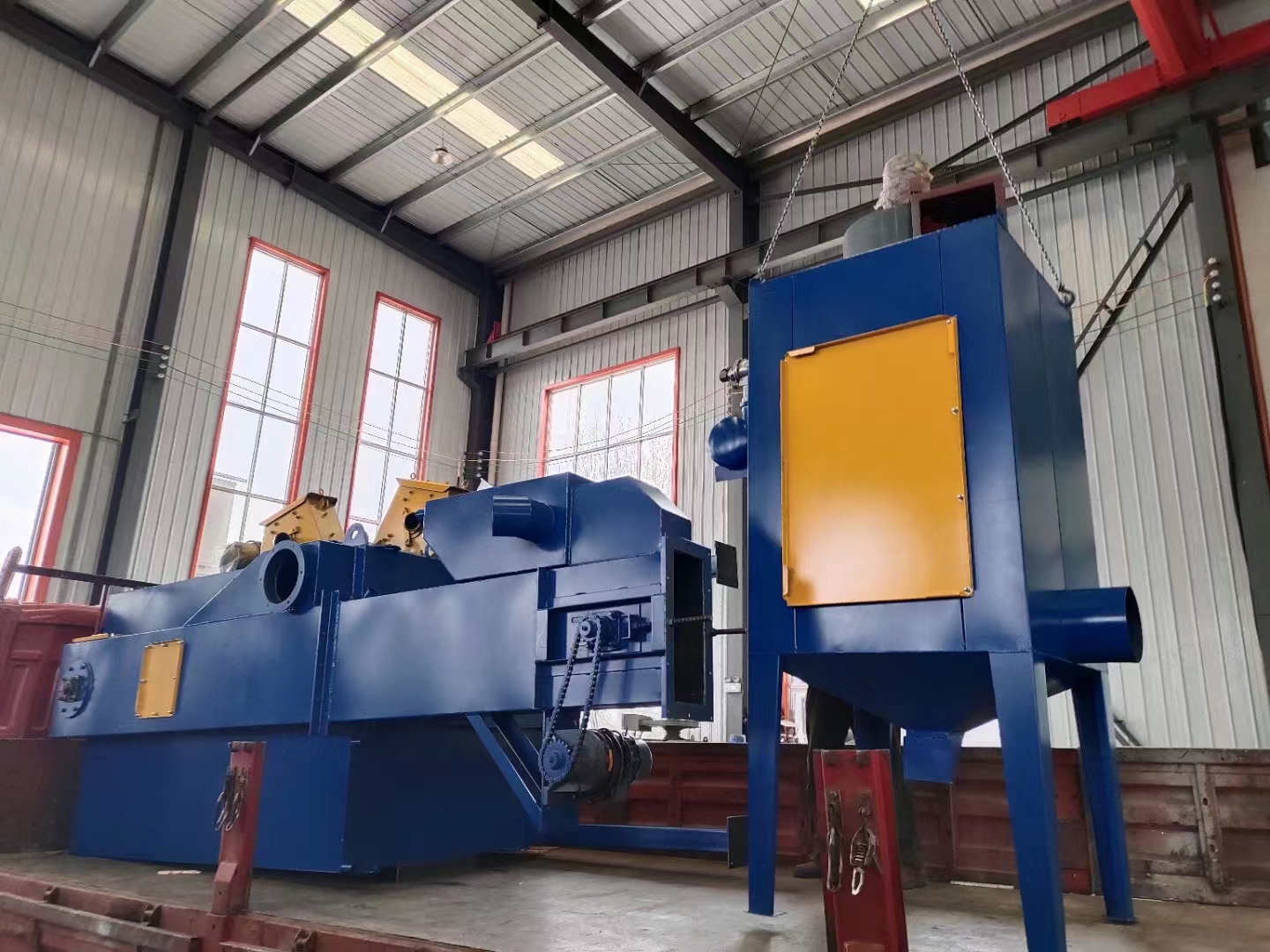 型鋼除銹砂機(jī)打磨方法_鋼砂除銹機(jī)是什么樣子的_型鋼打砂除銹機(jī)