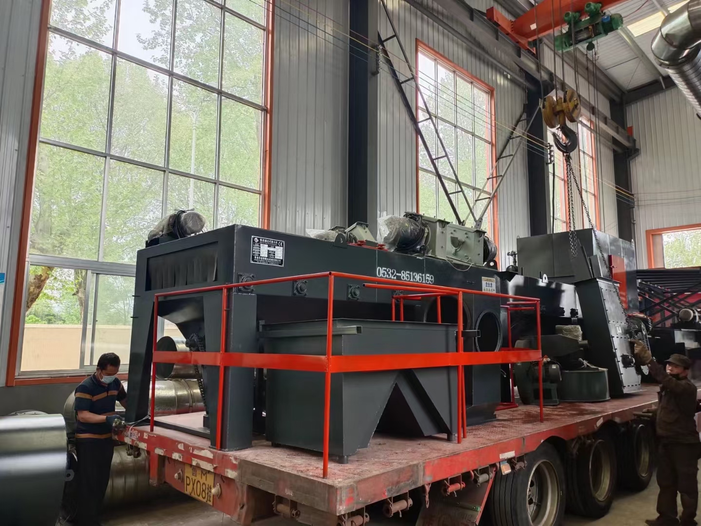 臺導(dǎo)彈車民車擦撞_臺車式除銹機_鋼管調(diào)直除銹刷漆機